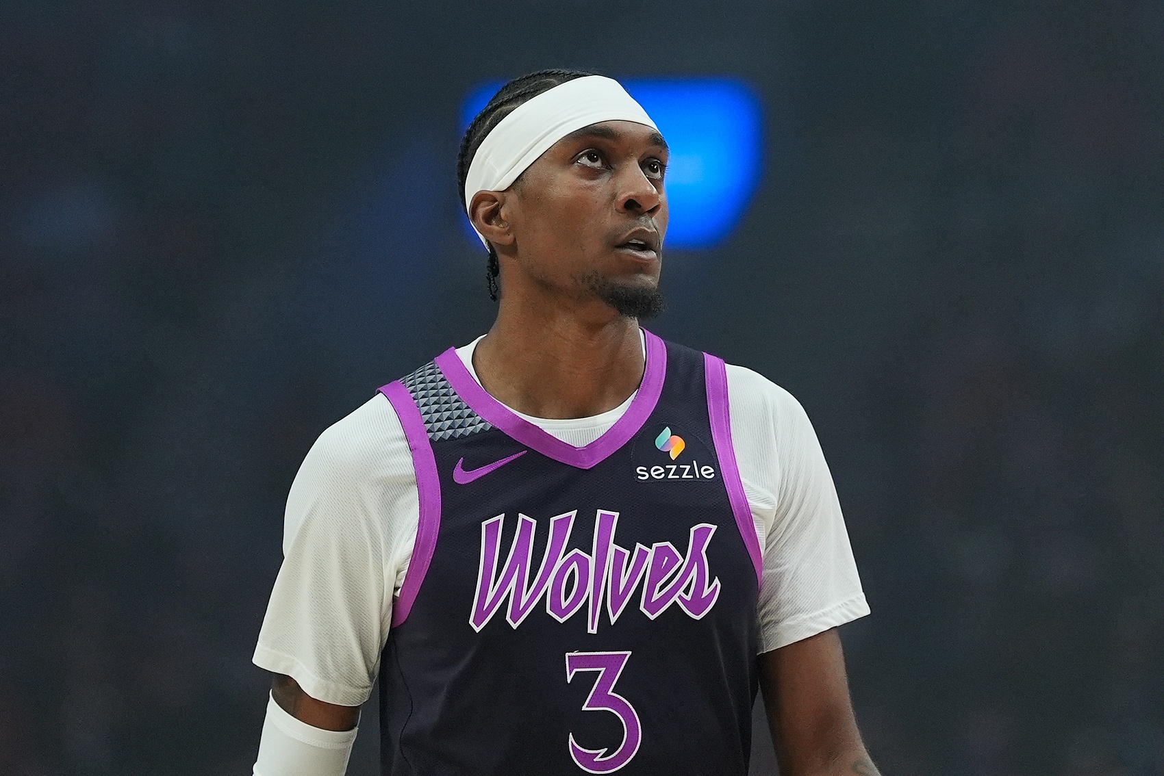 中超赛程-麦克丹尼尔斯6投5中砍下11分3助 但正负值-40全场最低