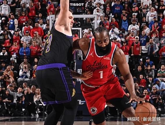 中超积分榜-快船轻松过关三喜临门，主力得到休息时间，找回久违强悍防守